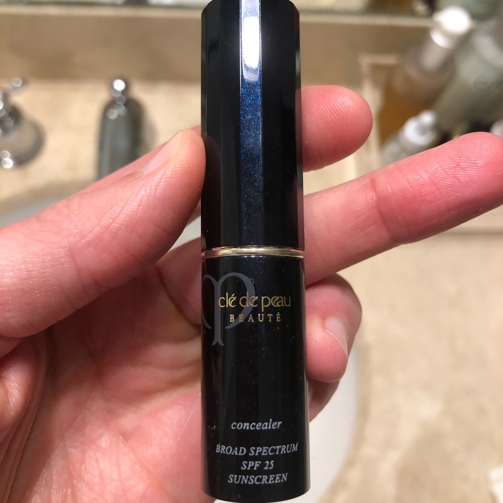 Clé de peau concealer beige